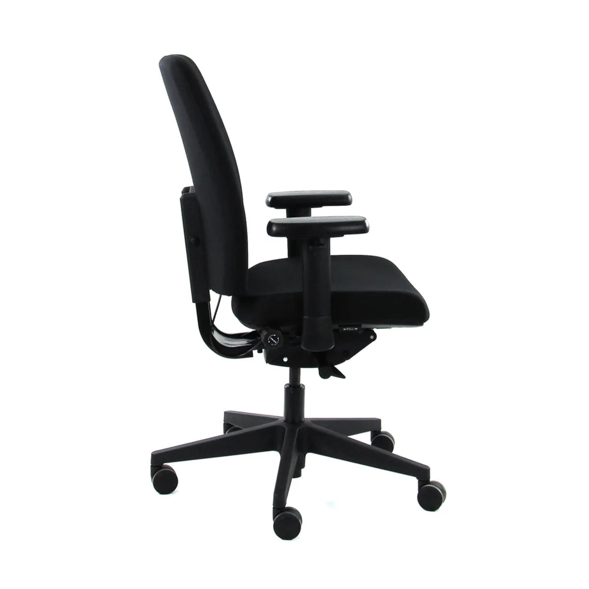 Zijaanzicht van de Bureaustoel Eddy met focus op de 4D armleuningen en het zwarte voetkruis