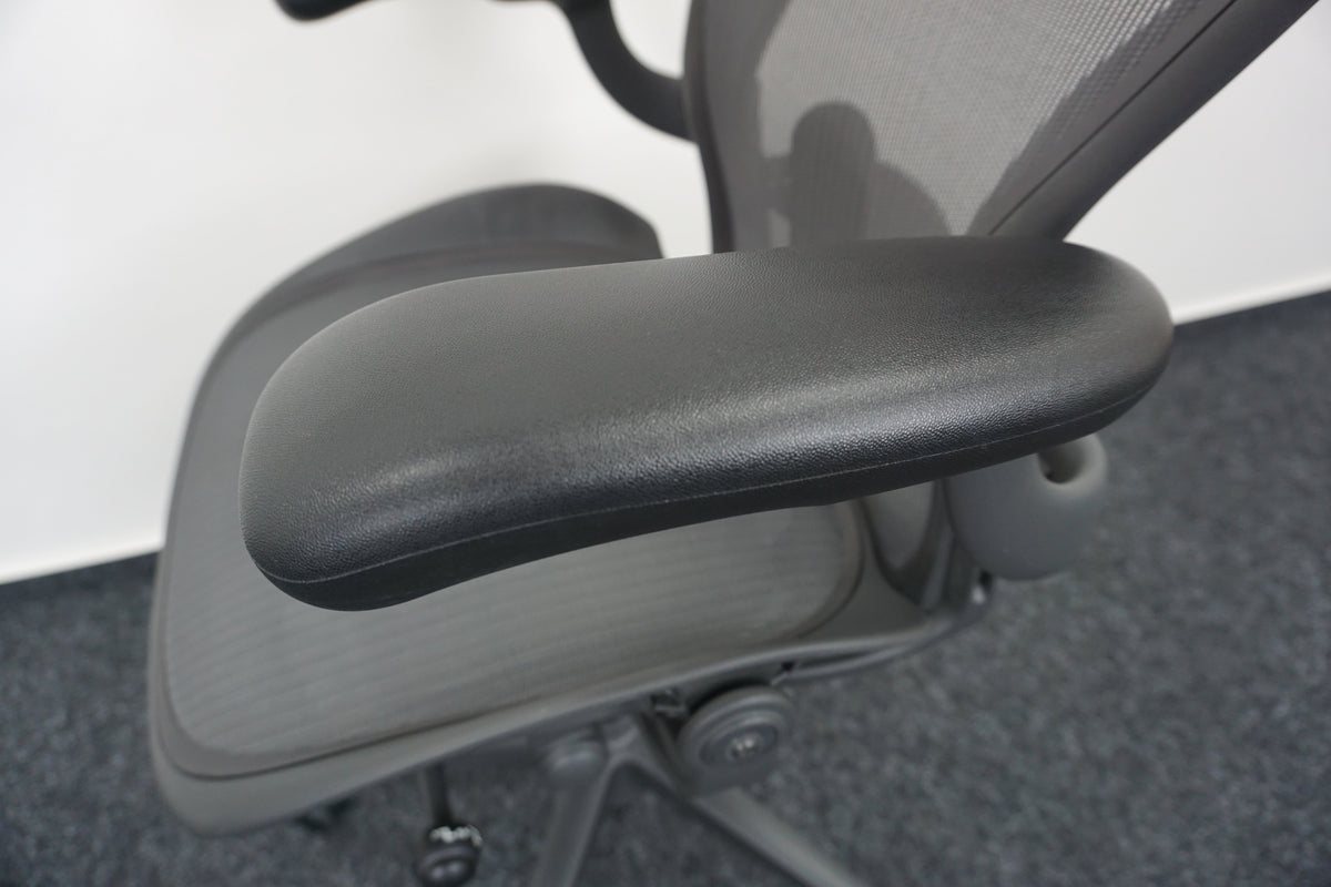 Refurbished Herman Miller Aeron type B Remastered, grafiet foto 9