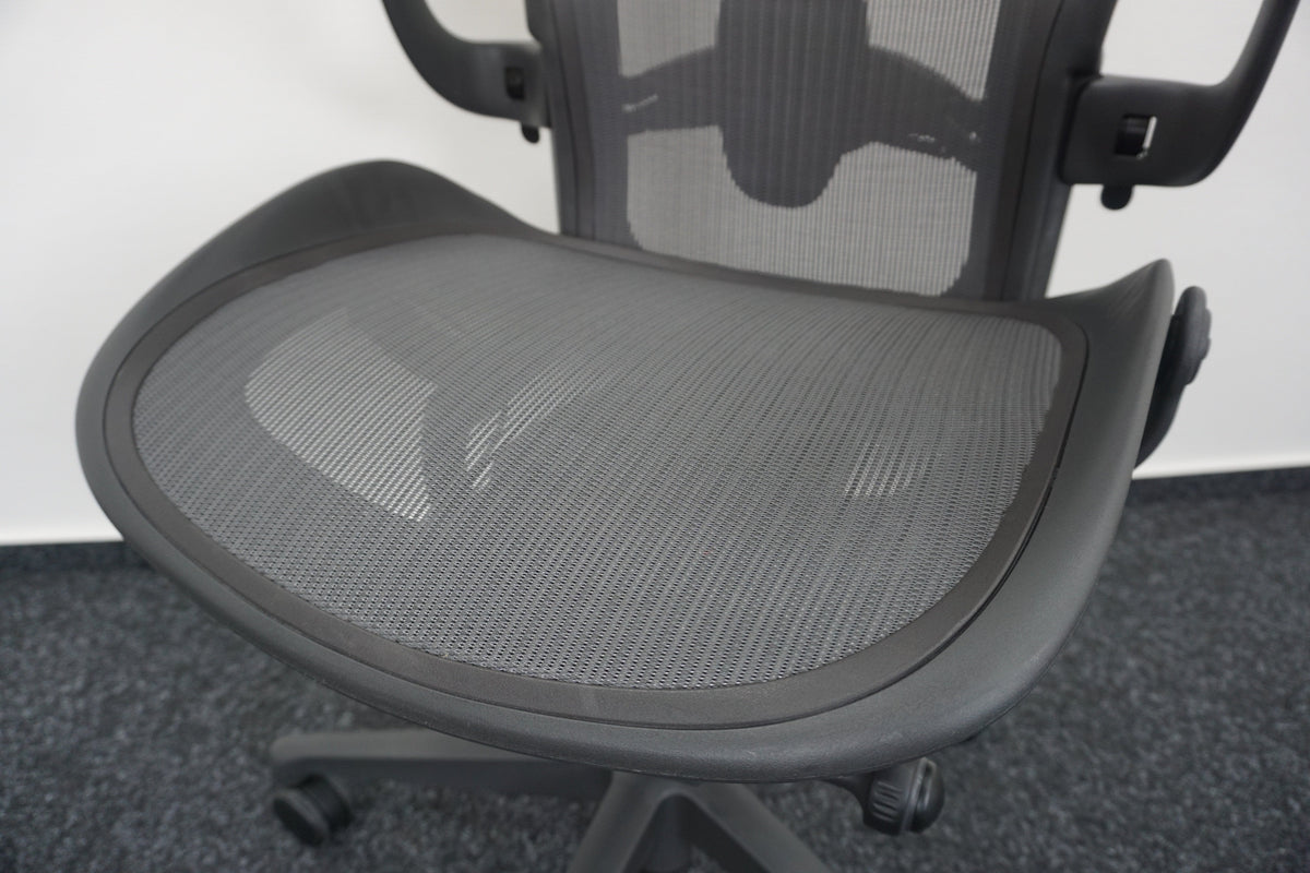 Refurbished Herman Miller Aeron type B Remastered, grafiet foto 10