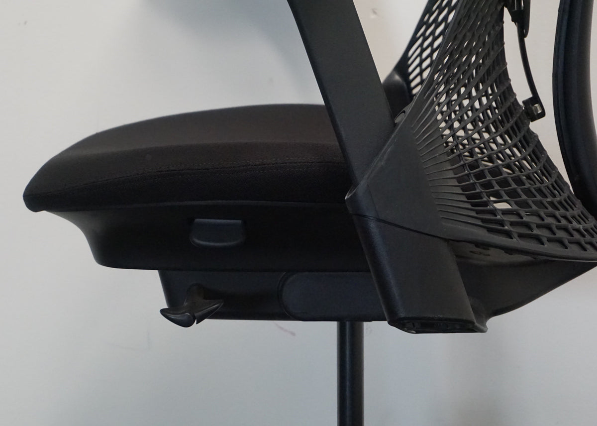 Refurbished Herman Miller Sayl bureaustoel, zwart met kunststof voetkruis foto 6