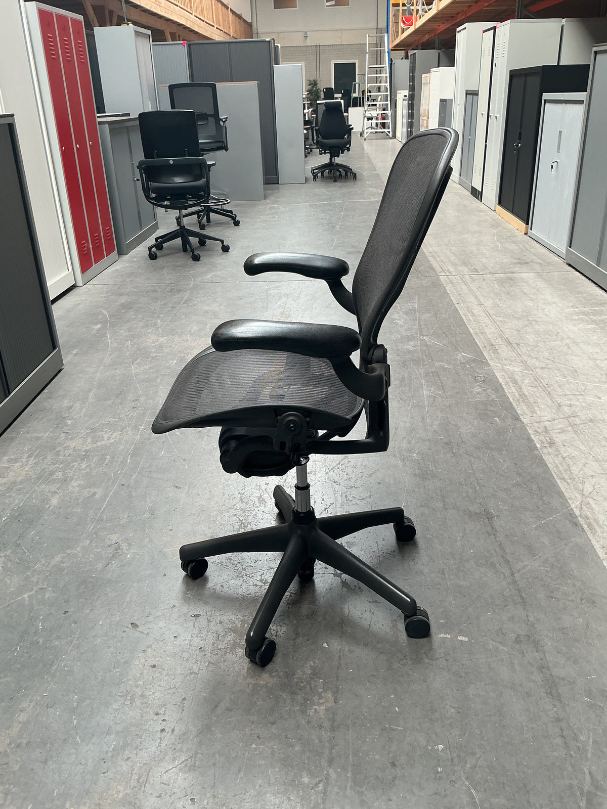 Refurbished Herman Miller Aeron bureaustoel, graphite foto 3