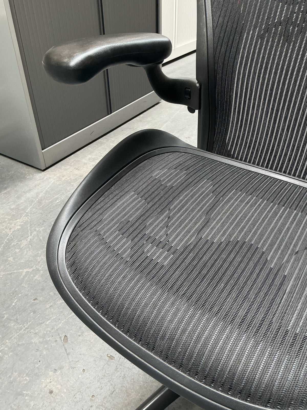 Refurbished Herman Miller Aeron bureaustoel, graphite foto 7