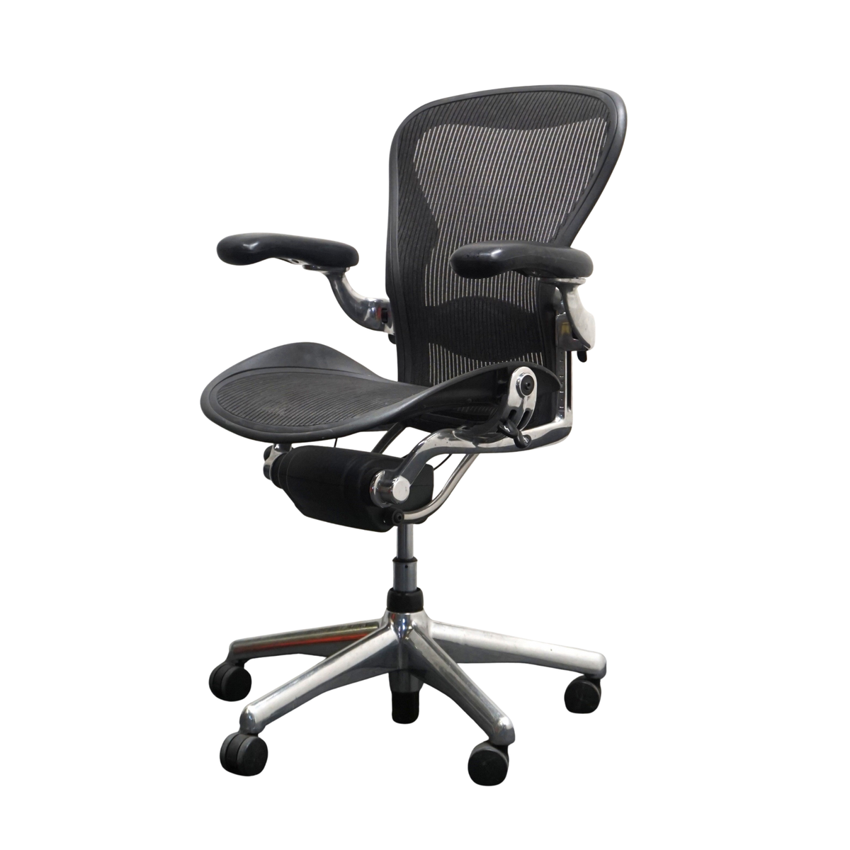 Refurbished Herman Miller Aeron type B, antraciet met chroom voetkruis