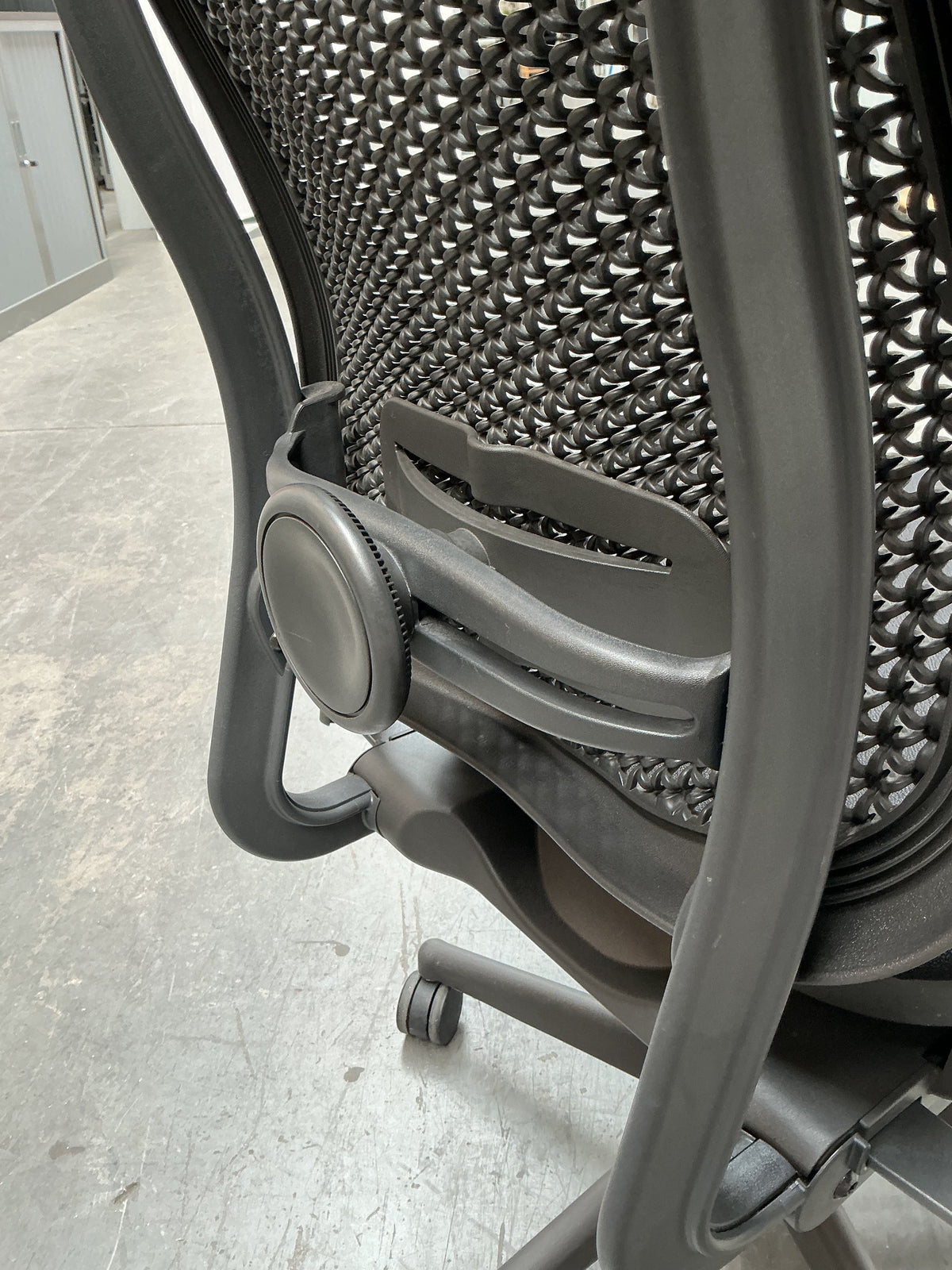 Refurbished Herman Miller Celle bureaustoel, zwart en graphite foto 9