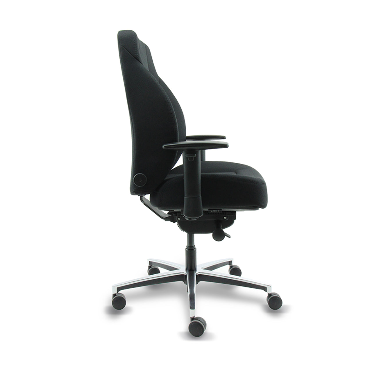 Zijaanzicht van 24-uurs stoel Jack met zwarte Mirage stoffering en aluminium voetkruis