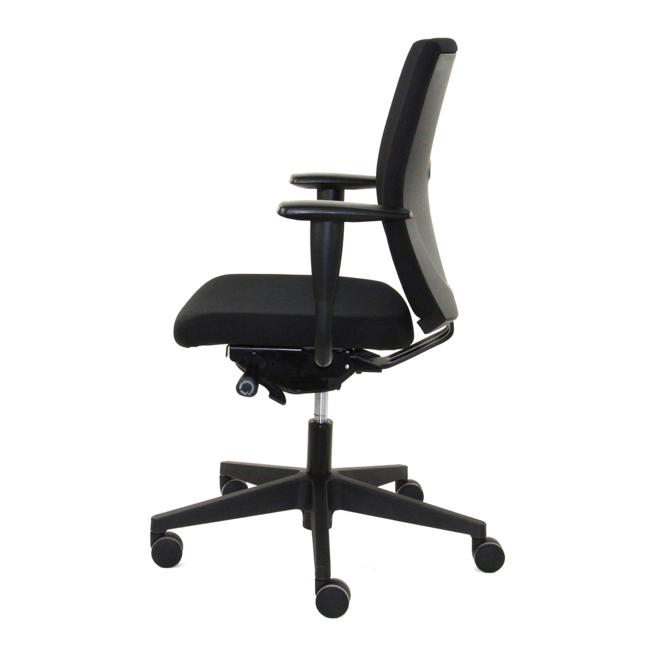 De Bureaustoel Demi in zwarte stof en uitgerust met een zwart voetkruis