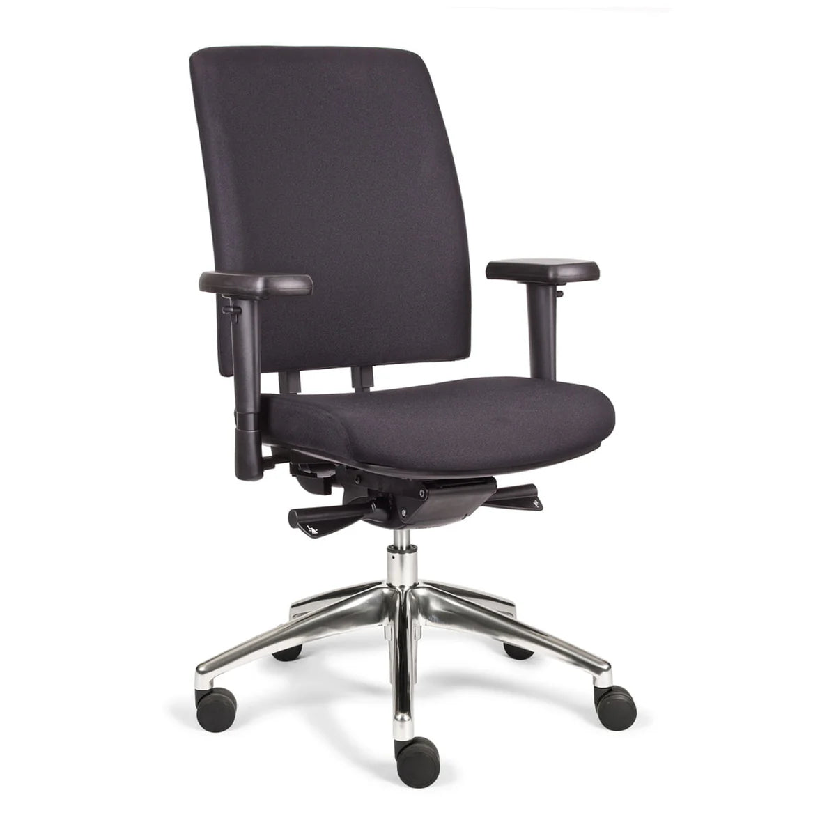 De Bureaustoel Eddy in zwarte stoffering gezien van schuin voor met een chroom voetkruis