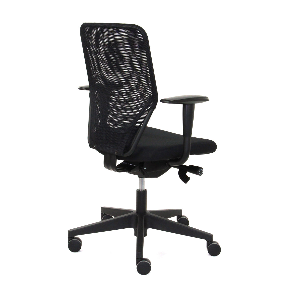 Bureaustoel Julia van achter gezien met zicht de netwave rugleuning en het zwarte onderstel