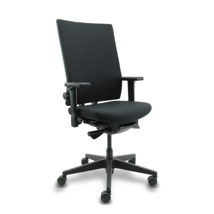 Zwarte Bureaustoel NPR 1813 genormeerd uitgevoerd in de Comfort variant met dichte rugleuning