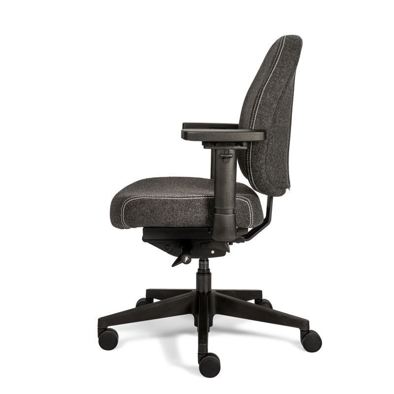 Bureaustoel Therapod Compact met zwart voetkruis en donkergrijze stoffering