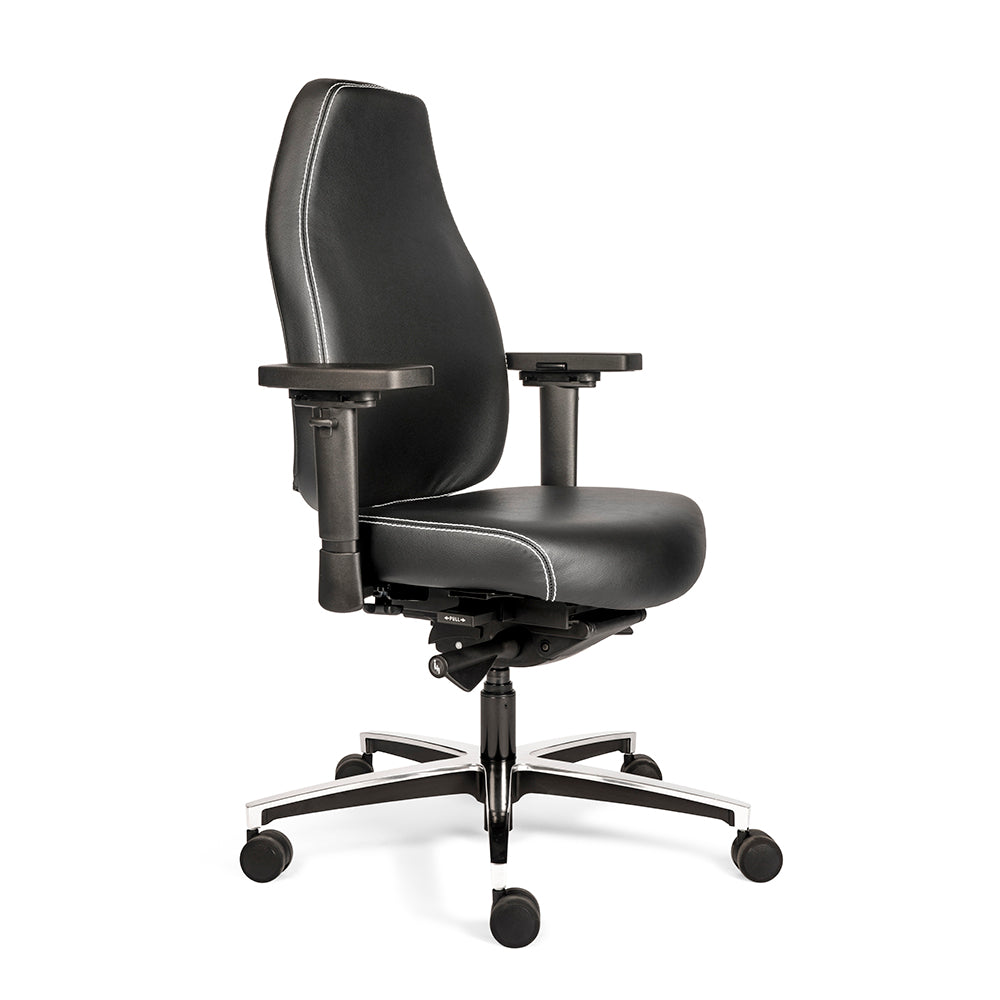 Zwart leren Bureaustoel Therapod X met witte stiksel en gezien van schuinvoor