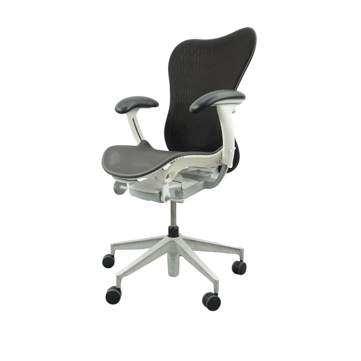 Refurbished Herman Miller Mirra 2, zwart met aluminium voetkruis