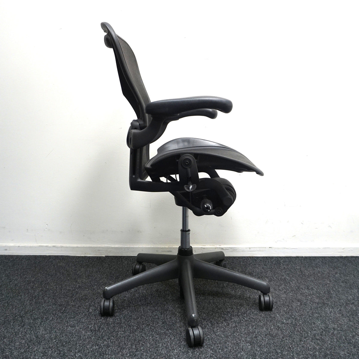 Refurbished Herman Miller Aeron type B, antraciet foto 4