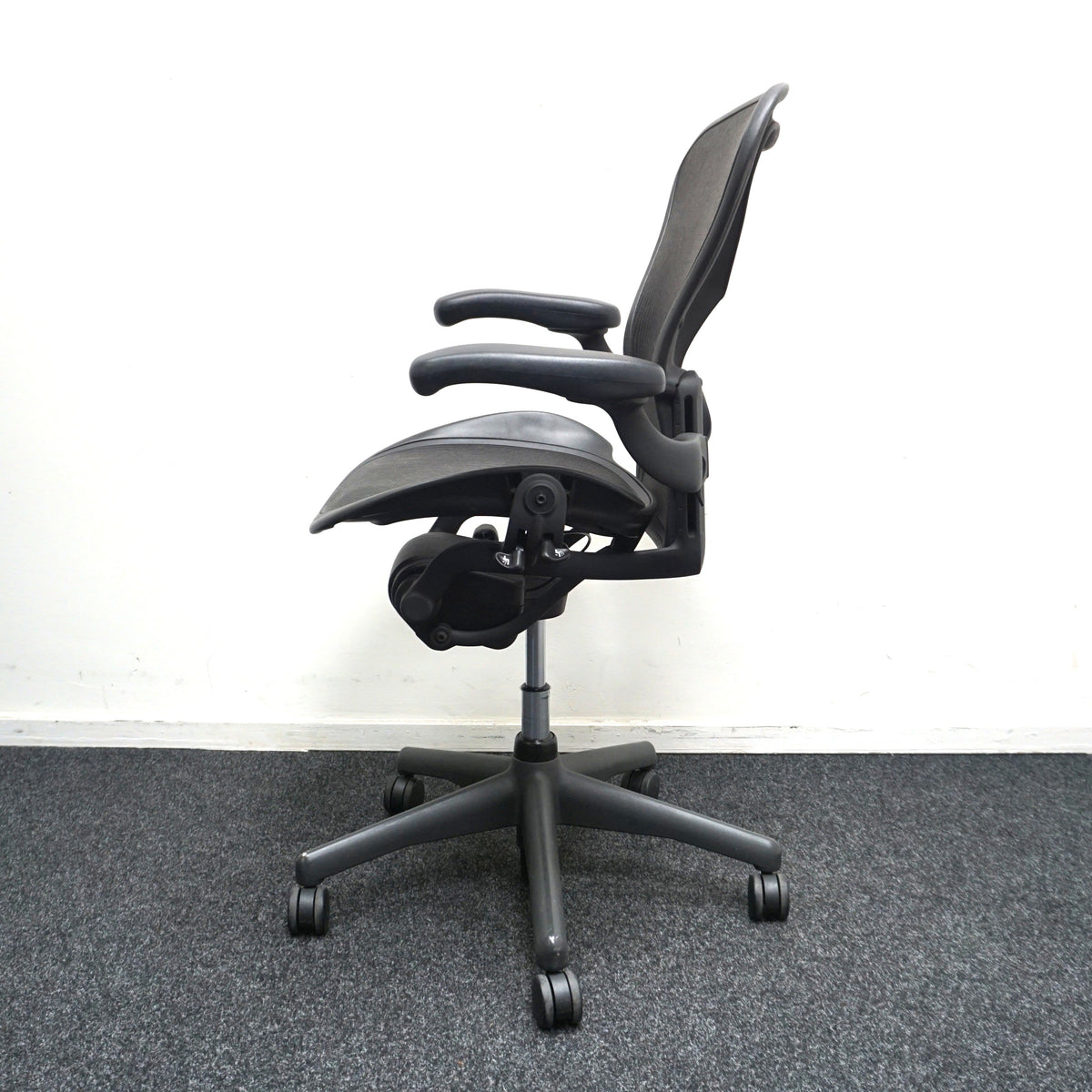 Refurbished Herman Miller Aeron type B, antraciet foto 6