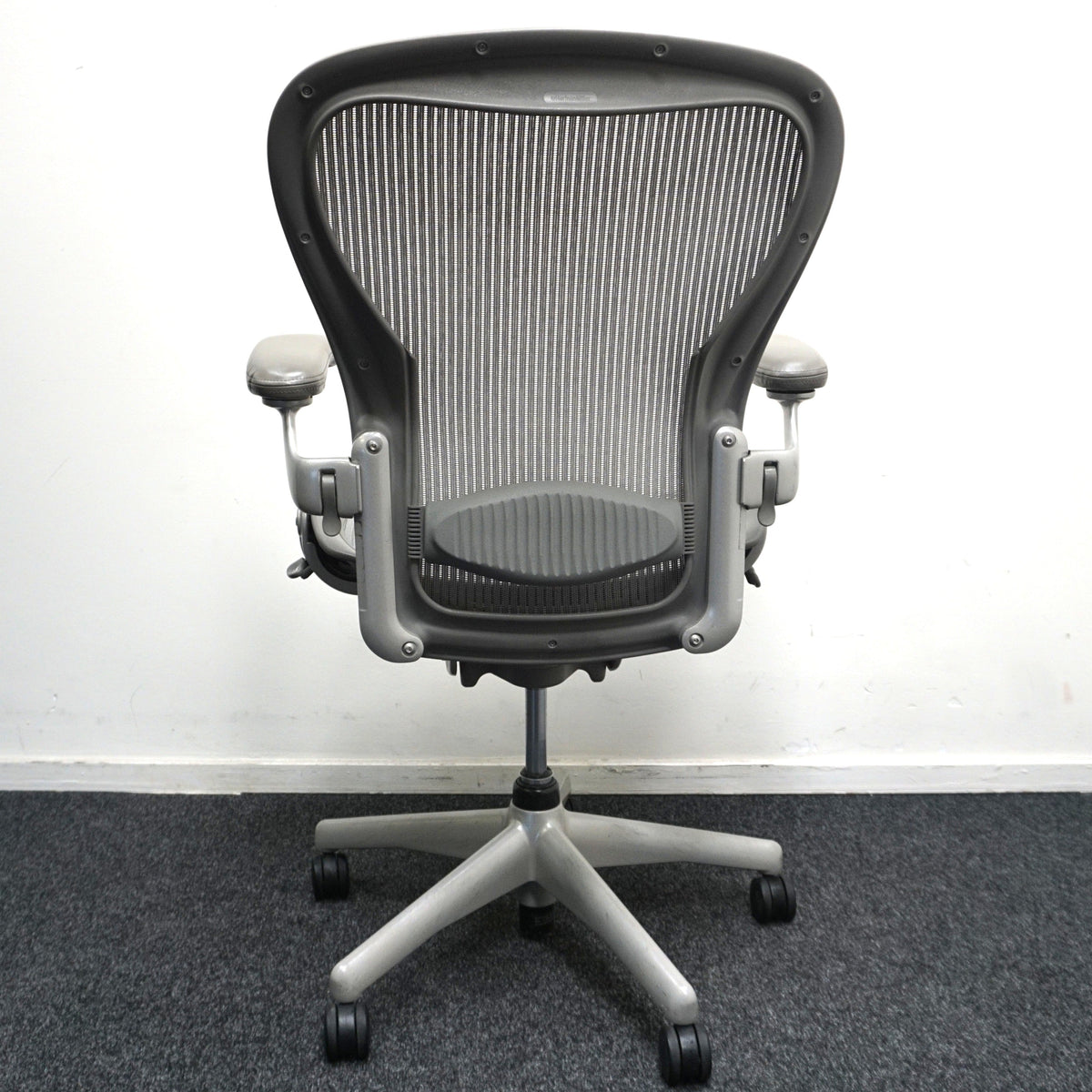Refurbished Herman Miller Aeron type C, titanium foto 4