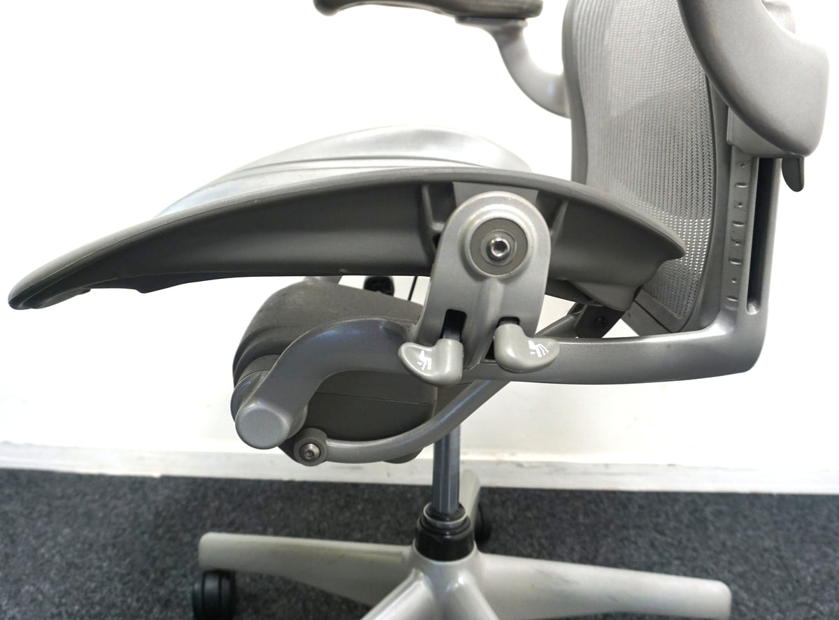 Refurbished Herman Miller Aeron type C, titanium foto 6