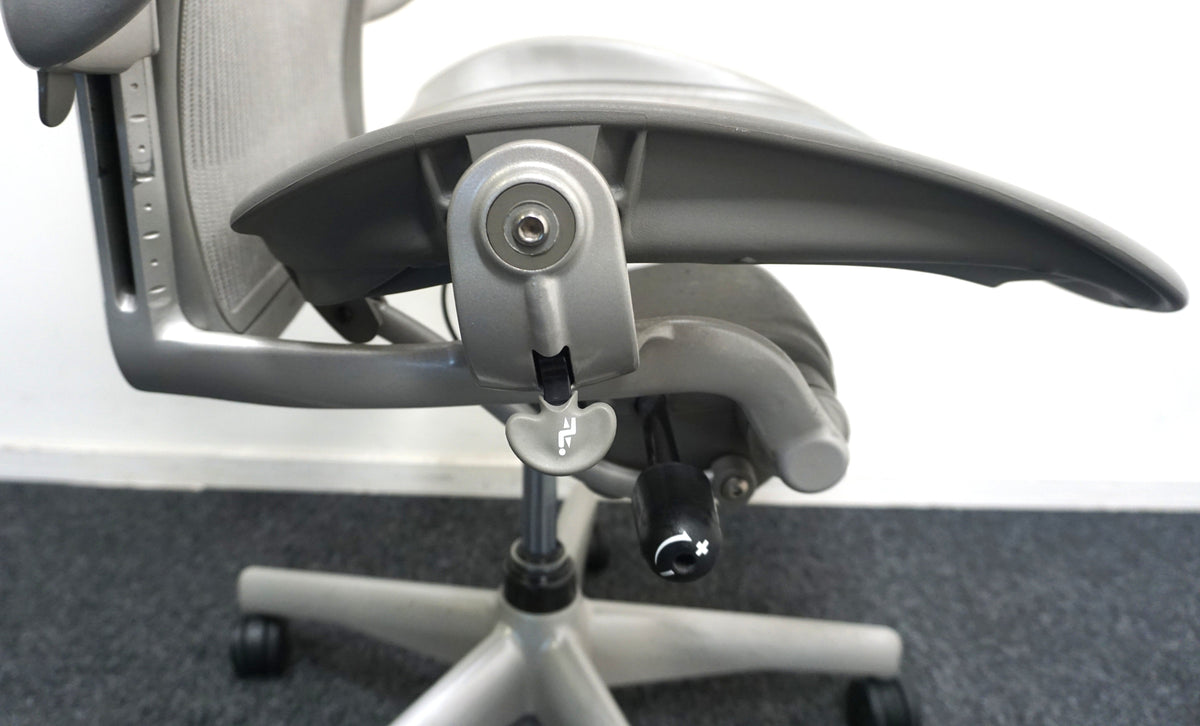Refurbished Herman Miller Aeron type C, titanium foto 7