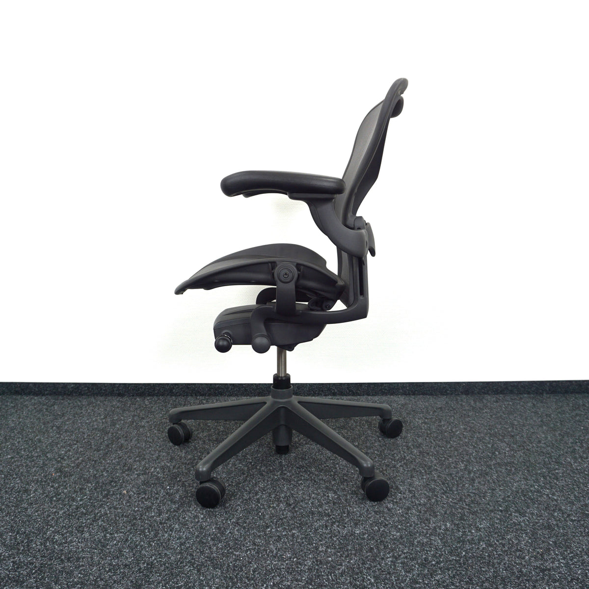 Refurbished Herman Miller Aeron type B Remastered, grafiet foto 2