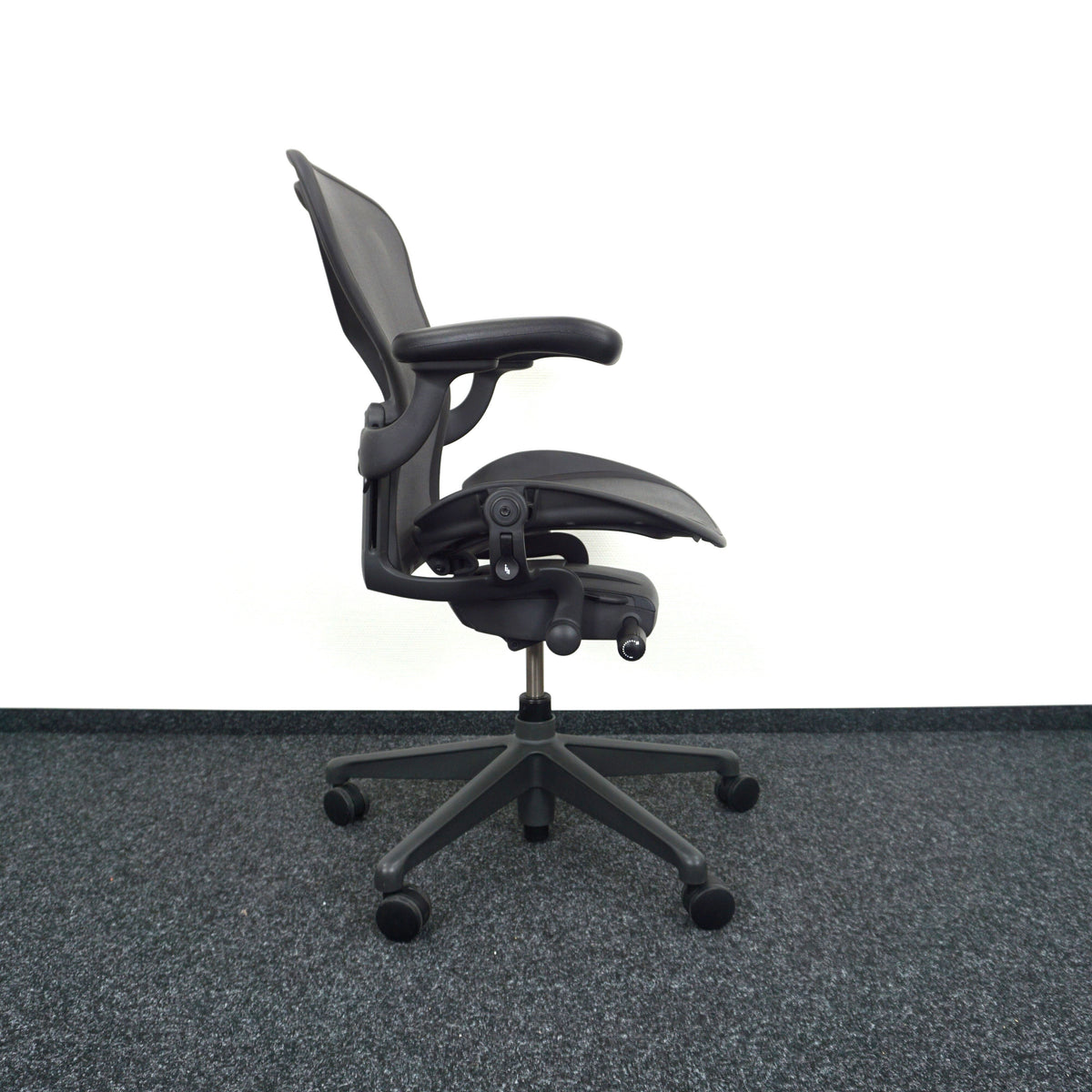 Refurbished Herman Miller Aeron type B Remastered, grafiet foto 4