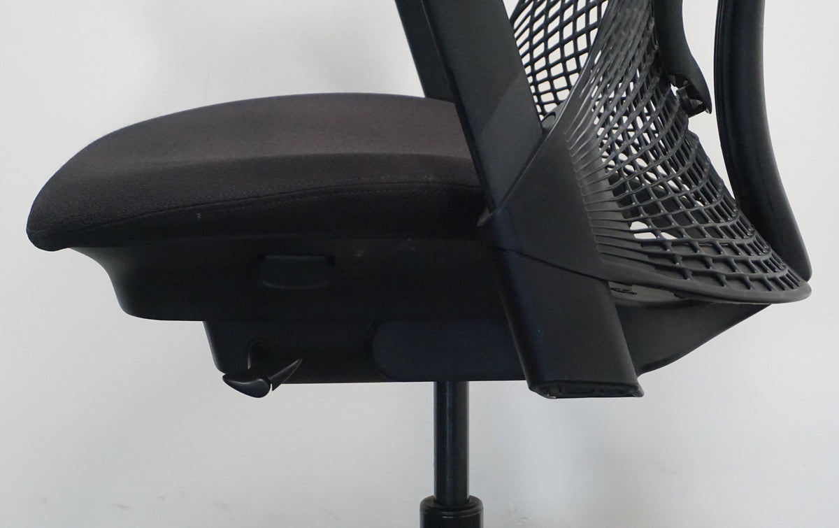 Refurbished Herman Miller Sayl bureaustoel, zwart met aluminium voetkruis foto 5