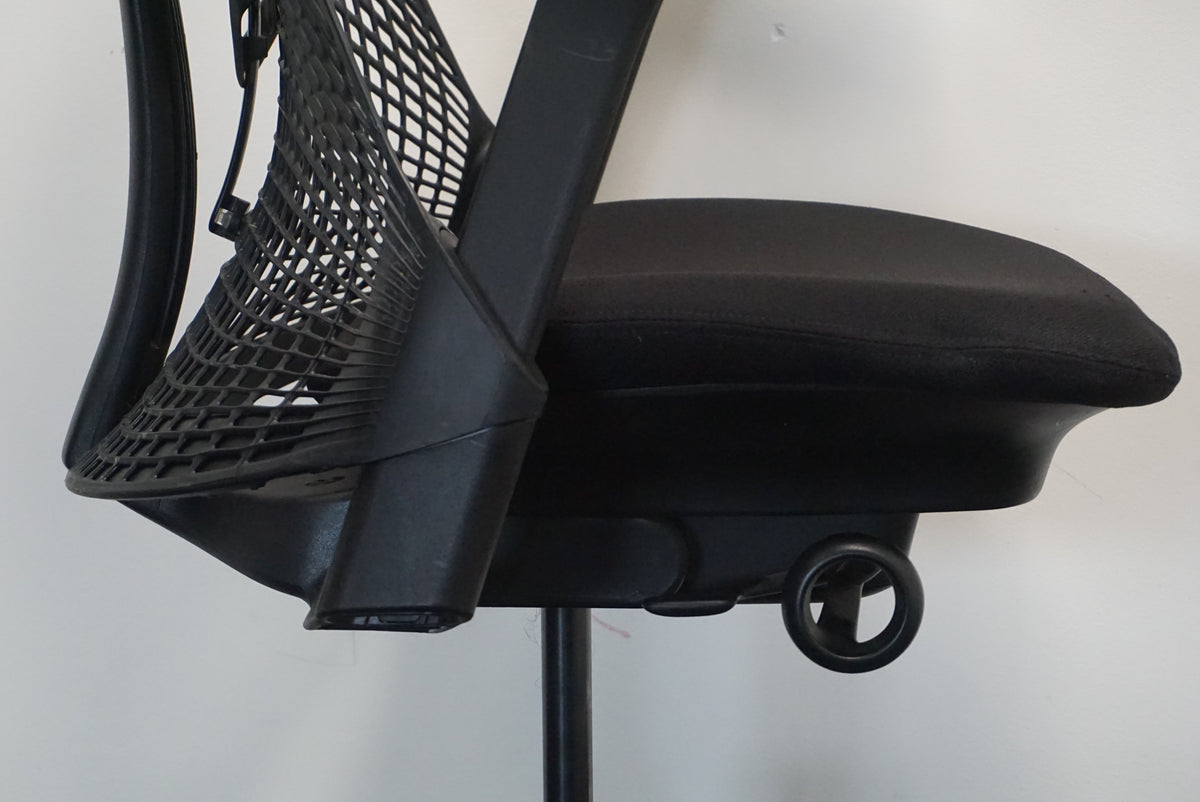 Refurbished Herman Miller Sayl bureaustoel, zwart met kunststof voetkruis foto 5