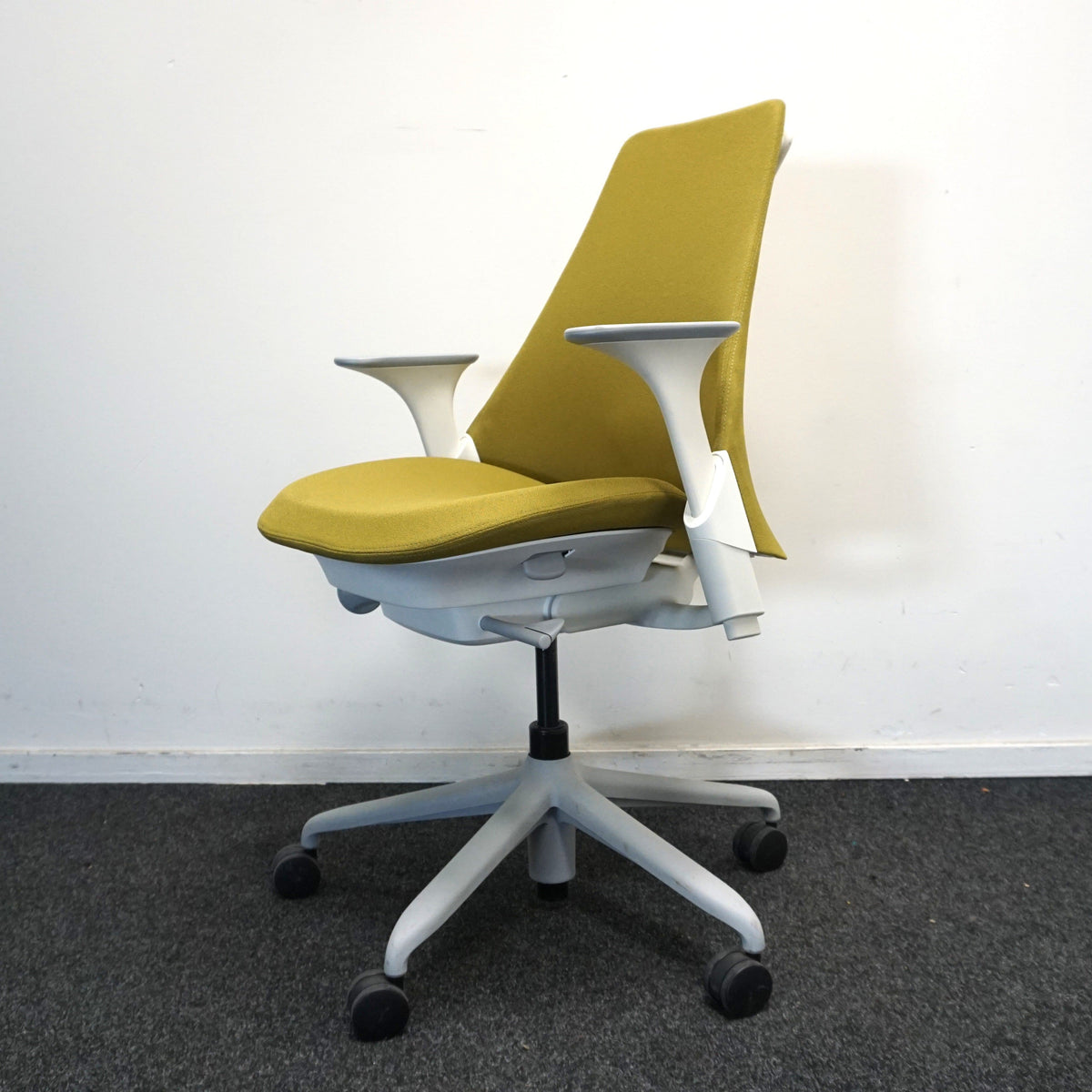 Refurbished Herman Miller Sayl bureaustoel, groen en wit foto 2