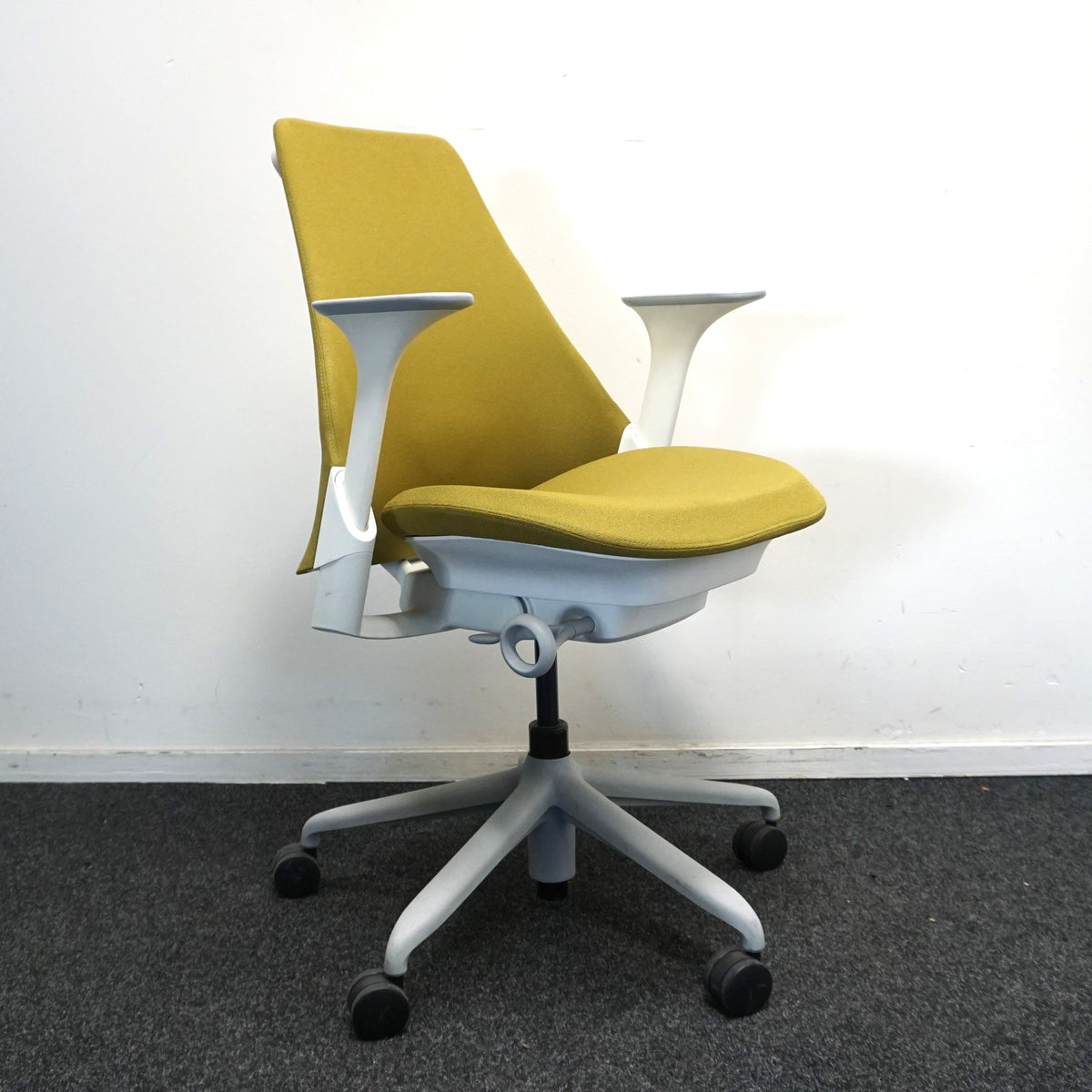 Refurbished Herman Miller Sayl bureaustoel, groen en wit foto 4