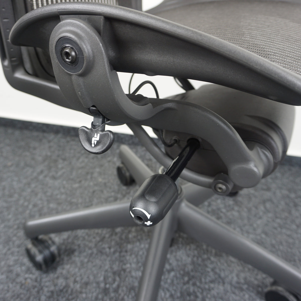 Refurbished Herman Miller Aeron type A, antraciet foto 8