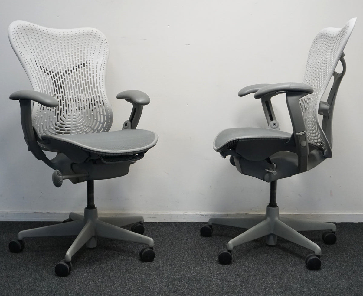 Refurbished Herman Miller Mirra 1, grijs en lichtgrijs foto 2