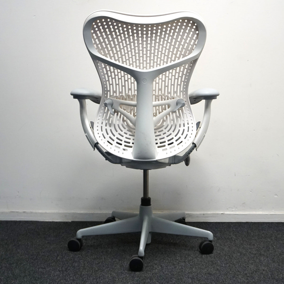 Refurbished Herman Miller Mirra 2, wit en lichtgrijs foto 4
