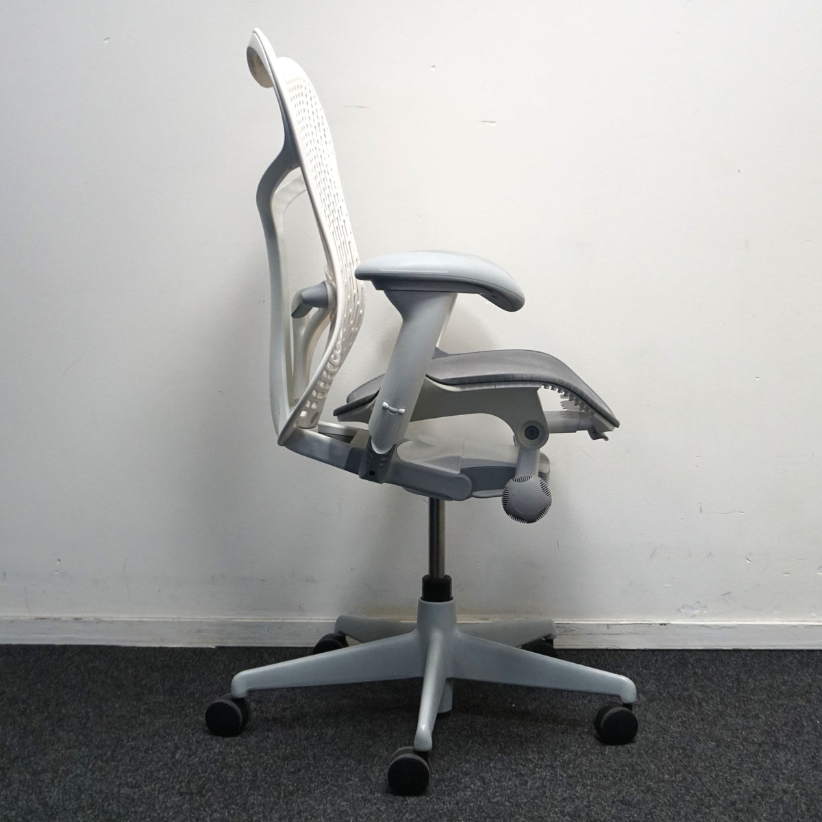 Refurbished Herman Miller Mirra 2, wit en lichtgrijs foto 5
