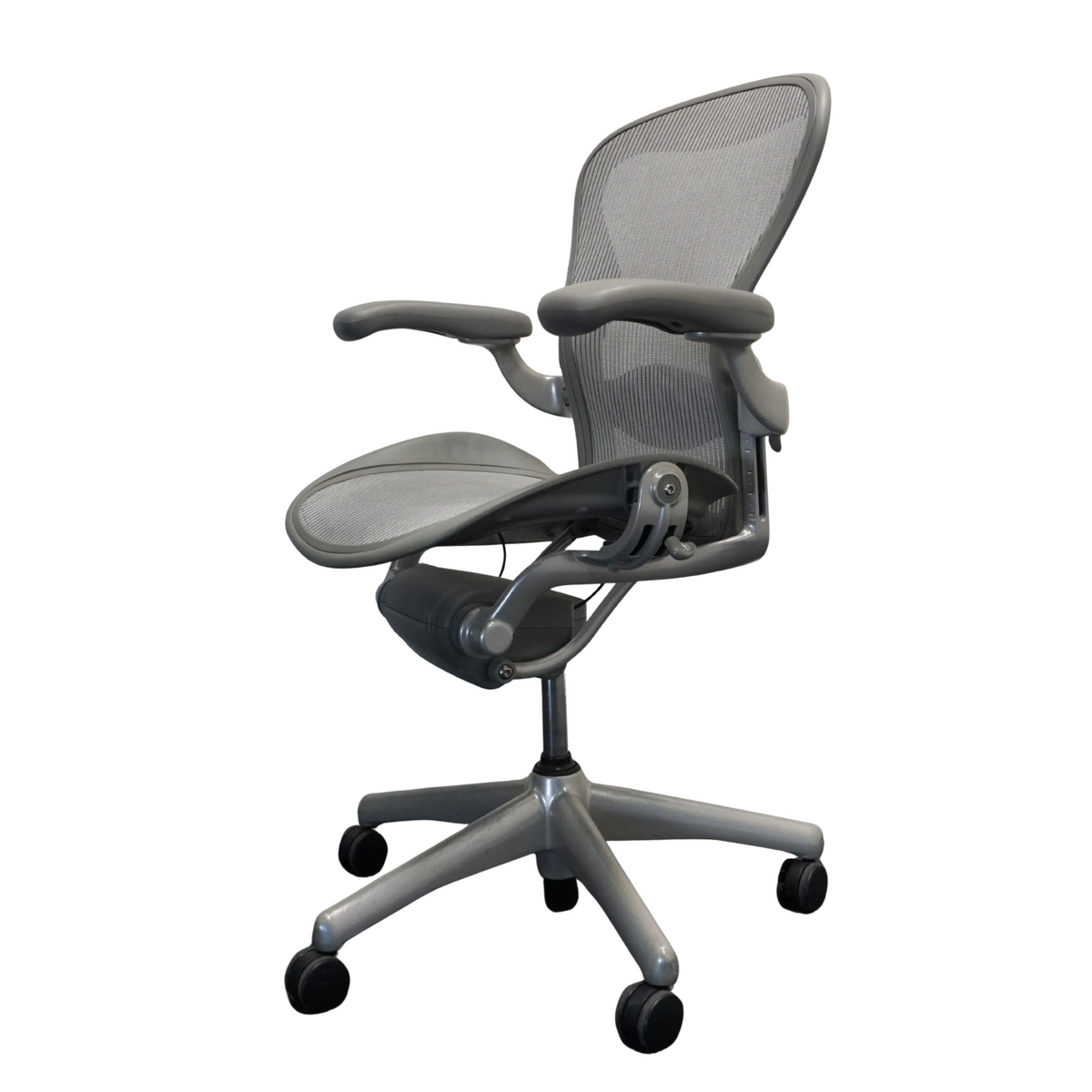 Refurbished Herman Miller Aeron type B, titanium