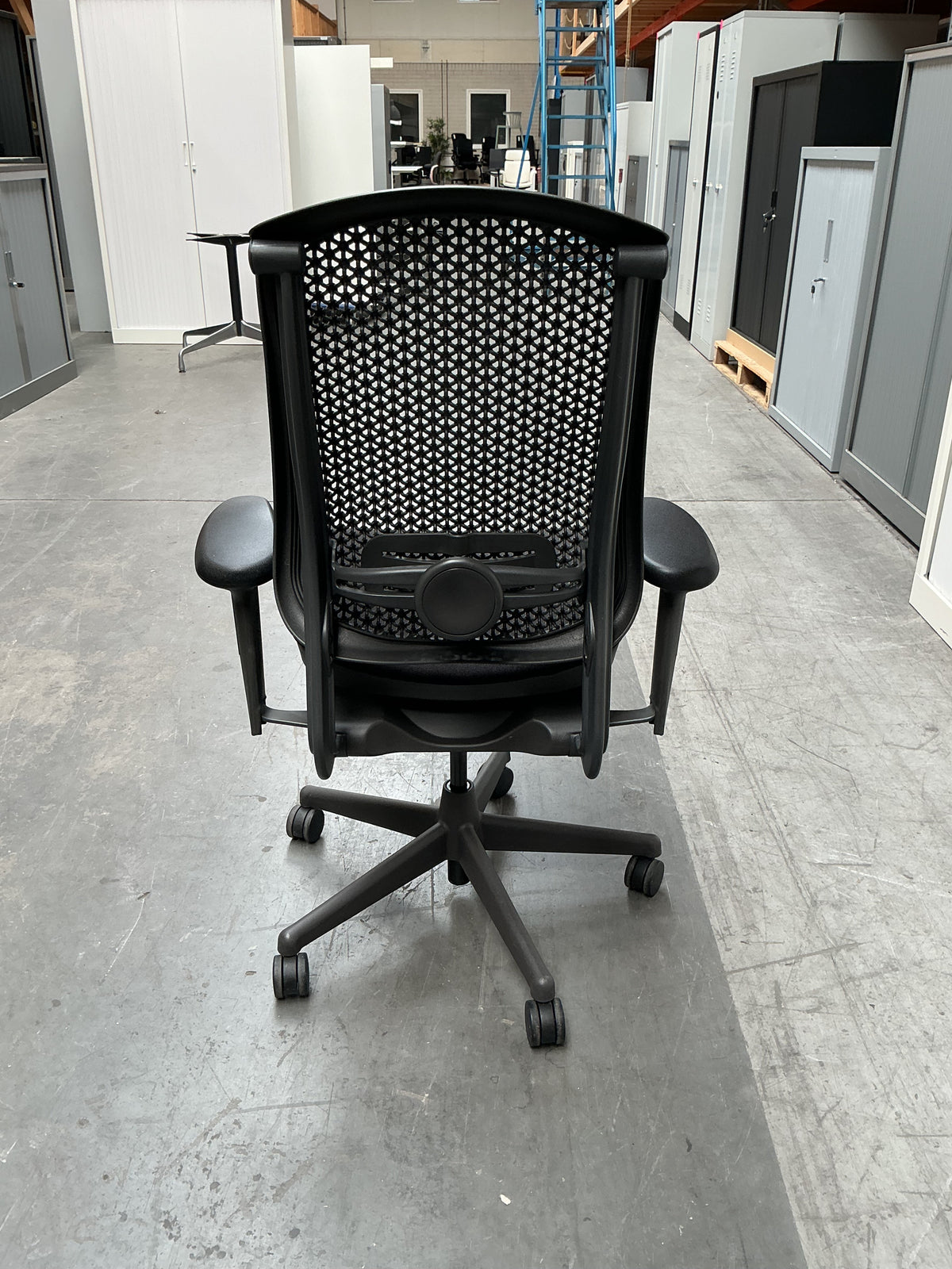 Refurbished Herman Miller Celle bureaustoel, zwart en graphite foto 4