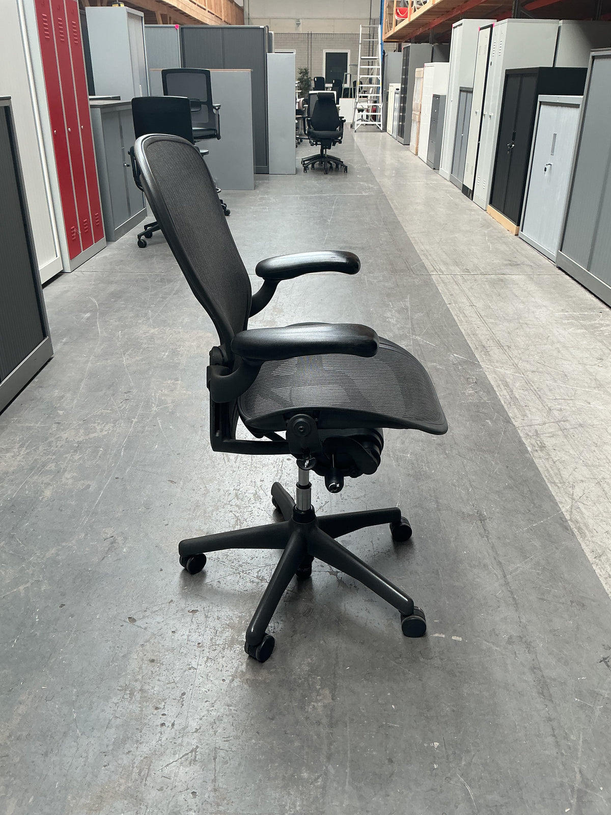 Refurbished Herman Miller Aeron bureaustoel, graphite foto 5
