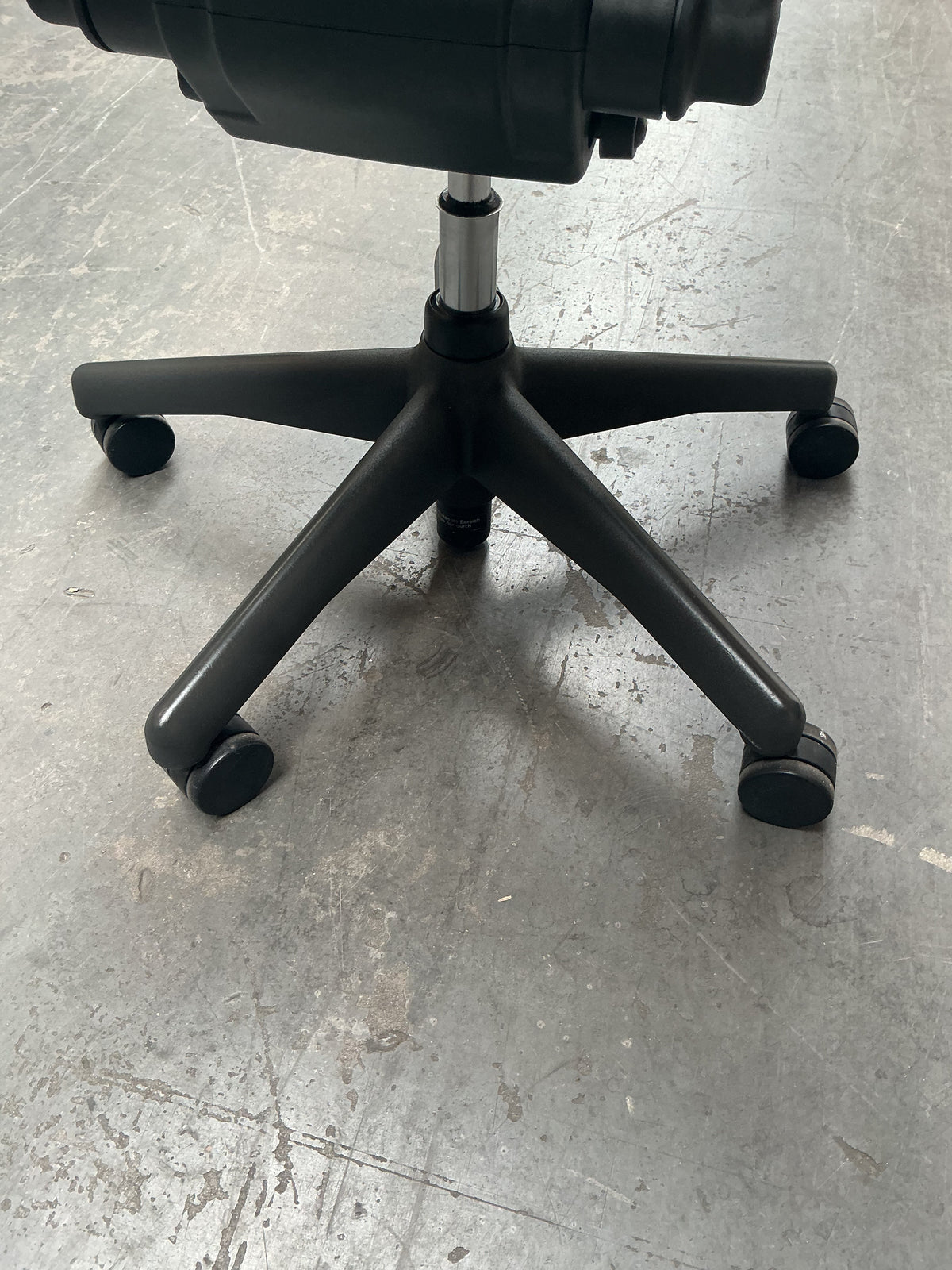 Refurbished Herman Miller Aeron bureaustoel, graphite foto 8